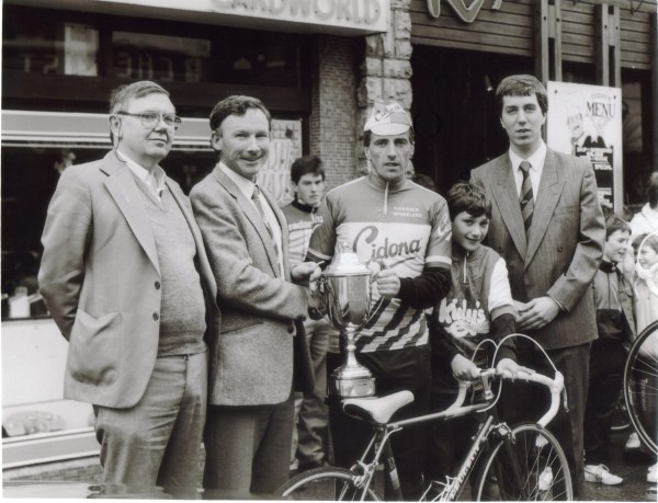 1989 Slattery Mem winner Larry Power with FAI's John Delaney